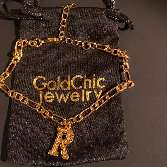 Gold Initial 'R' Chain Bracelet - Picture 2 of 2